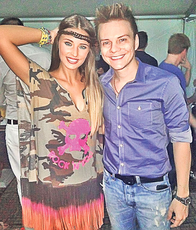 Fetelor, aţi vrut să-i luaţi minţile lui Michel Telo? Mii de oameni au venit să fredoneze «Ai se eu te pego» l Printre ei, zeci de «bunăciuni»