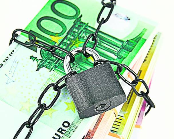 România, «trăsnită» de criza politică!