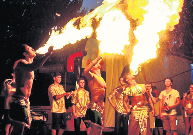 Regele Mazăre, înconjurat de ispite | FOTO