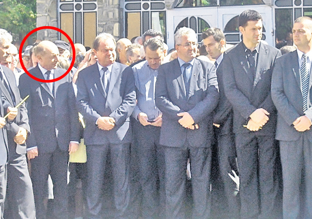 Elena și Syda își fac singuri ultimele pregătiri de nuntă