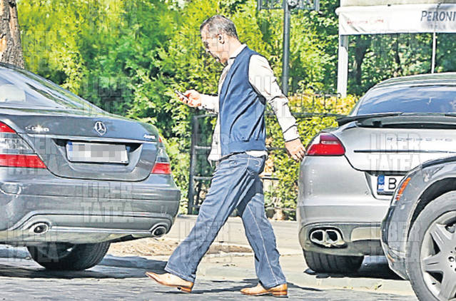 Patronul Stelei s-a întâlnit ieri cu o femeie misterioasă, la o cafenea din București. Gigi, cine-i blonda asta frumoasă? / EXCLUSIV