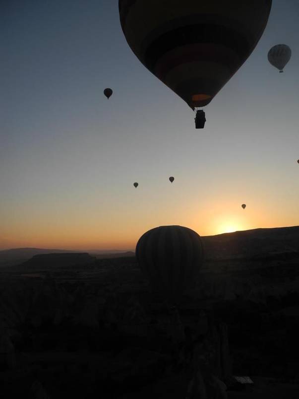 Amalia Enache a zburat cu balonul în vacanță și s-a plimbat cu scuterul