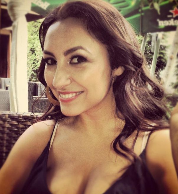 "Mare NOROC a avut MĂRUŢĂ". ANDRA, cu un DECOLTEU pe care nu îl vei vedea NICIODATĂ la TV