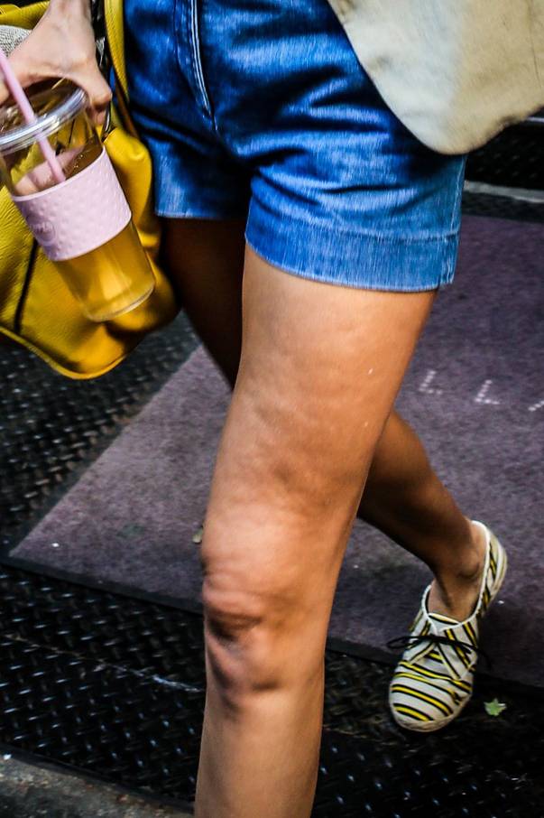 La banii ei, e INADMISIBIL! Vedeta IMPECABILĂ e, de fapt, un DEZASTRU. Defilează cu o celulită odioasă | FOTO