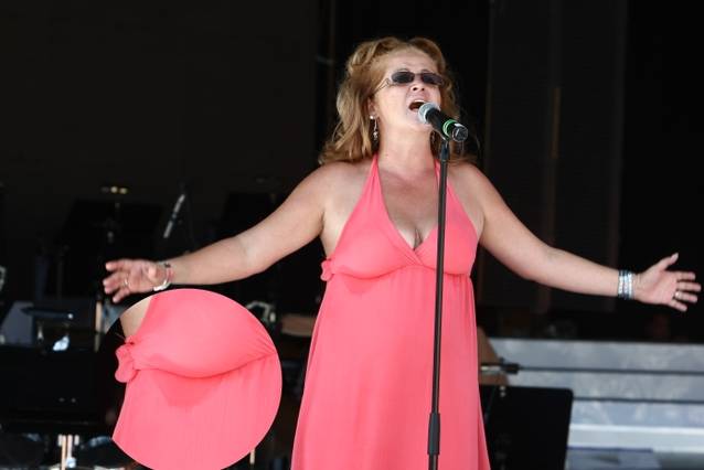 Ar vrea să uite aceste MOMENTE PENIBILE! Cele mai mari GAFE de pe scena Festivalului de la Mamaia | FOTO