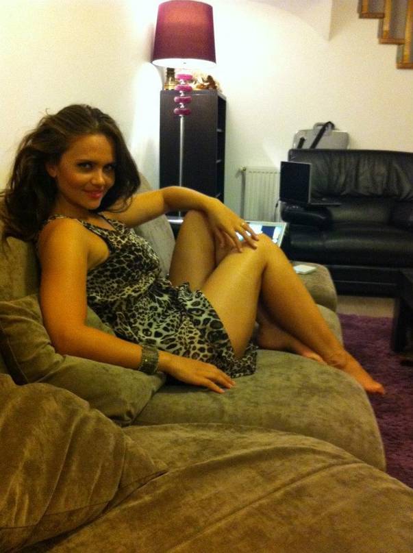 Cristina Șișcanu, aproape INDECENTĂ. Uite cum pozează pentru admiratorii ei!  FOTO