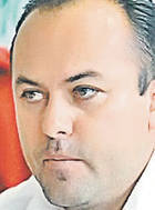 Dilema invitaţilor la petrecerea organizată cu ocazia căsătoriei Elenei Băsescu cu Bogdan Ionescu: Dăm bani sau cadou la nuntă?