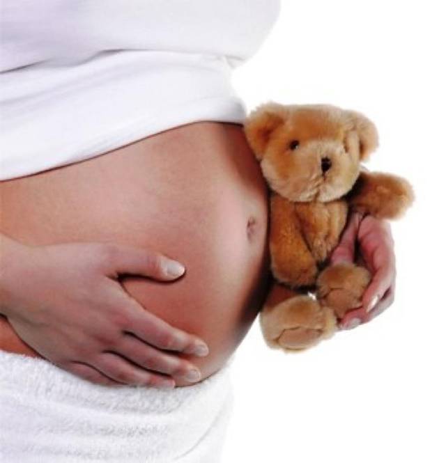 TE PUNE PE GÂNDURI! Mădălina Pamfile, foto cu burtă de graviduţă. Oare ce o însemna?