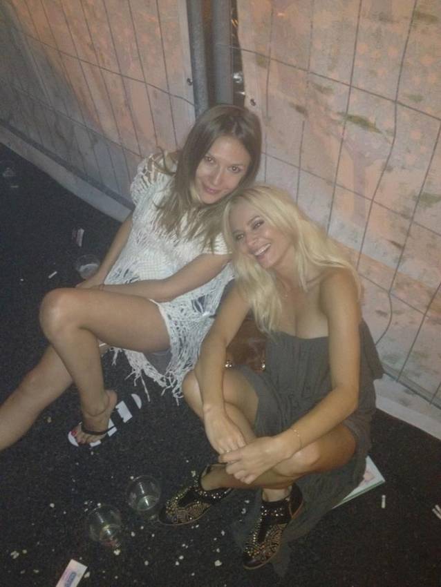 Laura Cosoi, AŞA CUM NU AI MAI VĂZUT-O! Uite ce a făcut la concertul lui Lady Gaga | FOTO