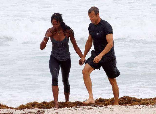 Naomi Campbell la plajă Naomi Campbell la plajă
