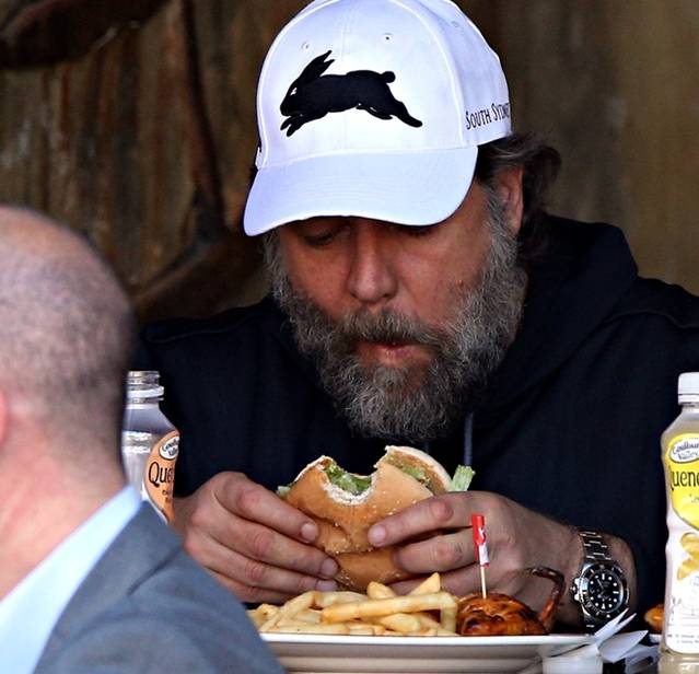Russell Crowe e de nerecunoscut Russell Crowe e de nerecunoscut