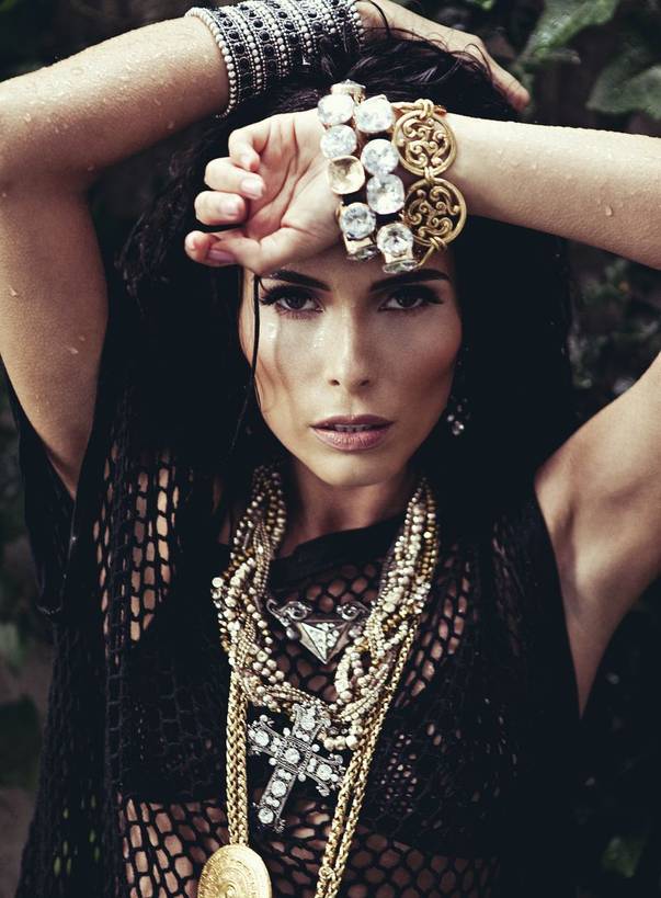 Siella: "Vreau să scap de eticheta de 'fosta iubită a lui Smiley'. Nu mă ajută deloc!" | INTERVIU