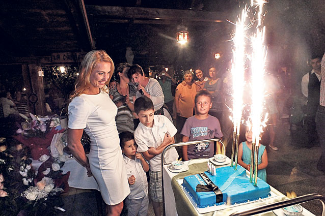 Alina Dumitru, vicecampioană olimpică la judo, s-a relaxat pe plajele din Spania | Bălăceală la Mallorca | FOTO