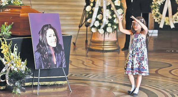 Fiica Mihaelei Ursuleasa, rugă emoţionantă: "Mami, fii îngeraşul meu!"