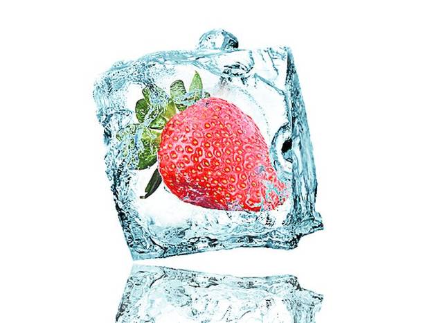 Vechile cuburi de gheaţă s-au cam demodat. Răceşte băutura cu stil!