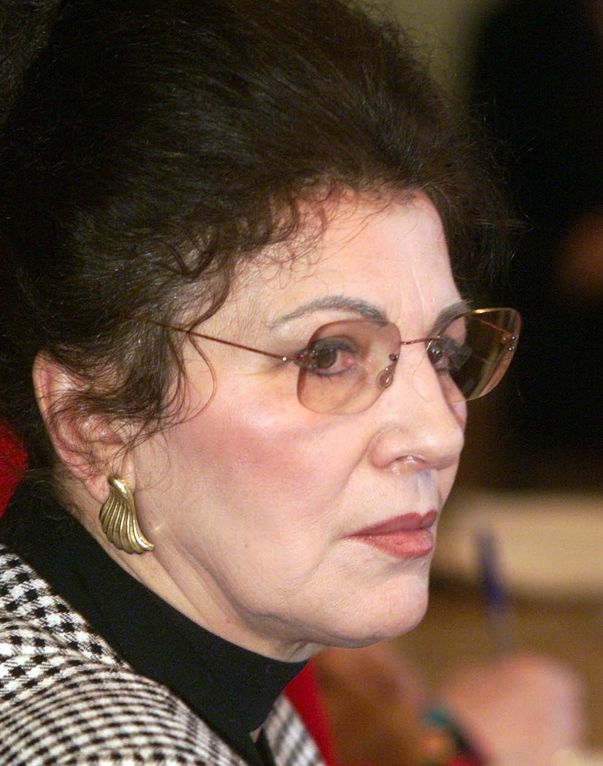 10 VEDETE care au INTRAT în POLITICĂ