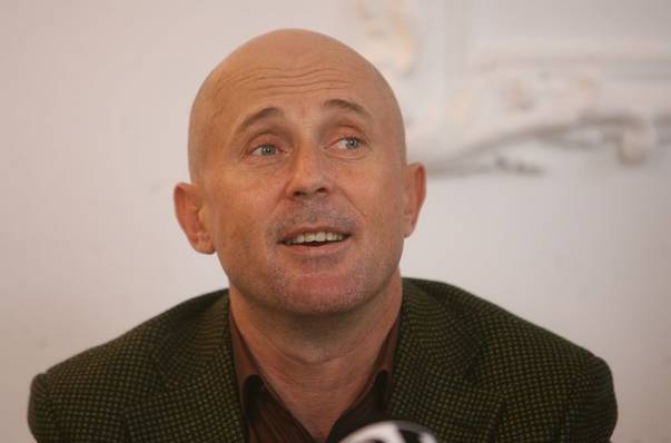 10 VEDETE care au INTRAT în POLITICĂ