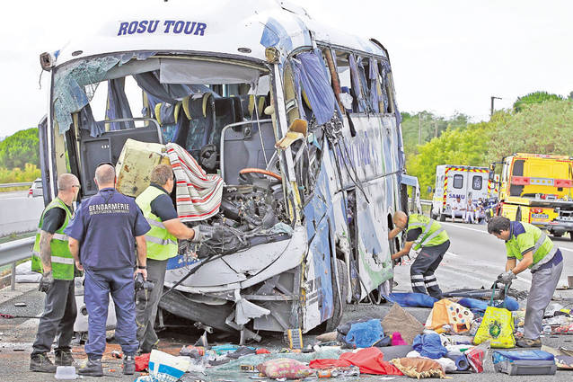 Minodora Păscăreanu, bunica fetiţei decedate în tragicul accident rutier din Franţa, îşi strigă disperarea: "Măcar moartă s-o strâng la piept"