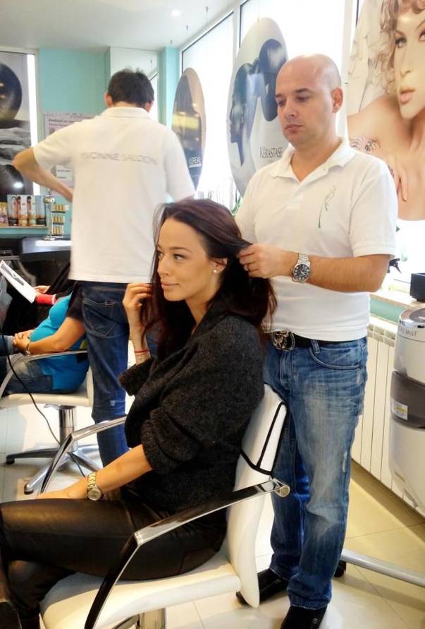 Andreea Raicu și-a schimbat lookul