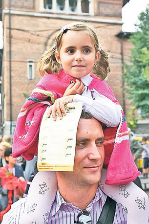 Tati, nu vreau la şcoală! Cei mai mici dintre elevii de la clasa 0 au început ieri cursurile cu ochii în lacrimi