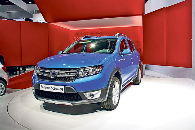 În sfârşit, avem Dacii elegante! Uzina de la Mioveni şi-a prezentat ieri, la Paris, ultimele modele de maşini: Logan, Sandero şi Stepway | FOTO