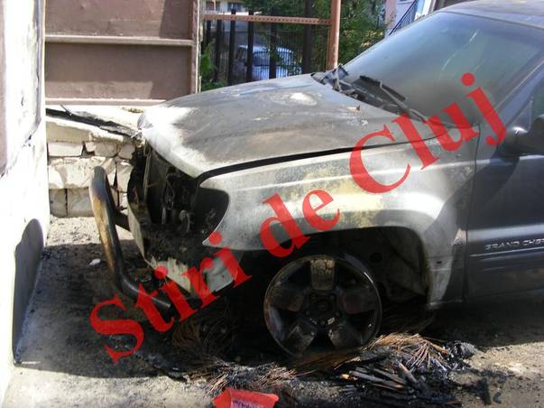 Așa arată după atac mașina lui Daniel Păcurariu Așa arată după atac mașina lui Daniel Păcurariu