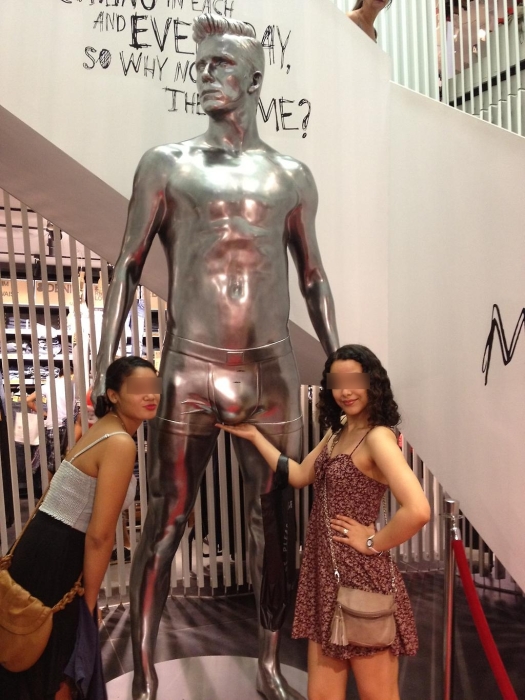 "David Beckham ARE BILUŢELE RECI!". Spune ea după ce a PUS MÂNA. Uite cine a AVUT ATÂT TUPEU | FOTO