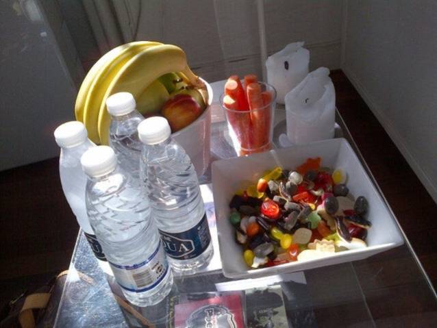 DIETA MINUNE A INNEI! Uite ce mănâncă în studio, în timp ce munceşte | FOTO