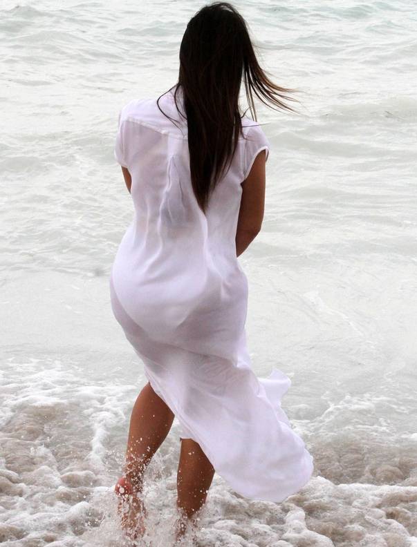 Kim Kardashian, în COSTUM de BAIE! Cum ți se pare, BALENĂ sau SIRENĂ? | FOTO
