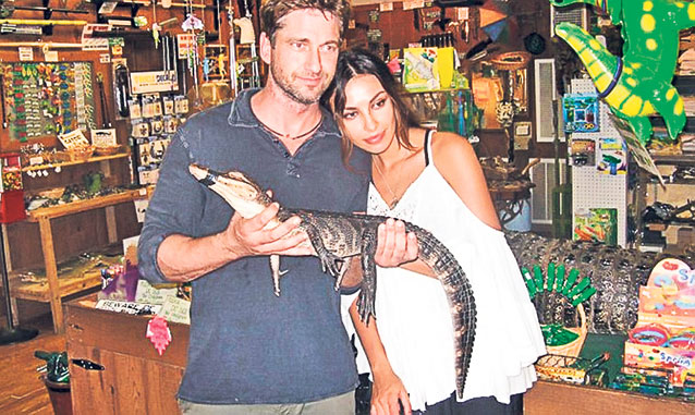 Mădălina Ghenea, şi-a serbat ziua la Gerard Butler acasă | Unul dintre cei mai doriţi burlaci ai planetei, pus cu botul pe labe de o româncă