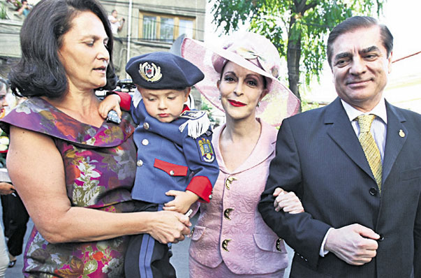 A avut rochie de prinţesă | Iat-o pe Elena Băsescu, «prima mireasă a ţării», înainte de cununia religioasă cu Bogdan Ionescu