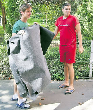 Forfotă mare în căminele studenţeşti: «Am adus zacuscă să mă ţină o lună» | FOTO