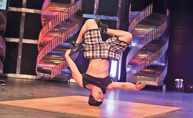 Se cred SUPRAOAMENI! Mai mulţi indivizi cu abilităţi neobişnuite se întrec într-un concurs ciudat, difuzat de mâine la Discovery