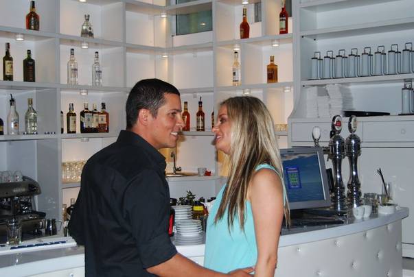 AZI o face BĂTRÂNĂ Și NEPRICEPUTĂ în PAT, în urmă cu 3 ani o SORBEA din PRIVIRI! Uite cum se purta Lucian Viziru cu Tania Budi în timpul relației! FOTO