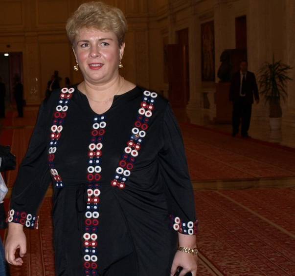 10 VEDETE care au INTRAT în POLITICĂ