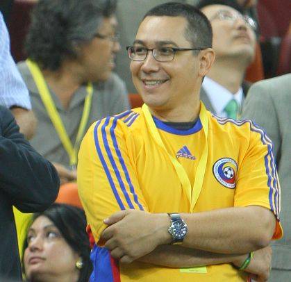 VICTOR PONTA, la 40 de ani. Viaţa premierului, în IMAGINI INEDITE