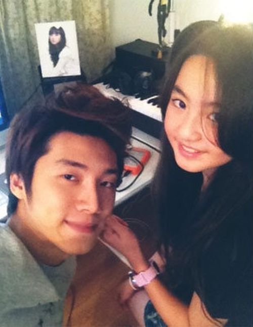 ŞOC ÎN SHOWBIZUL INTERNAŢIONAL! Un cântăreţ de 24 de ani iubeşte o fată de numai 12 ani  