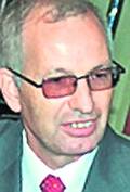Dragoş sare la gâtul fratelui său mai mare, cu care se bate de trei ani prin tribunale pe averea lăsată de tatăl lor, Ion Dolănescu: «Ionuţ nu-mi dă cheile de la casele moştenite!»