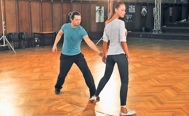 Oana Ioniţă: «După repetiţii, CAD sunt extenuată». Antrenamentele  de la «Dansez pentru tine» le-au venit de hac până şi vedetelor care sunt obişnuite cu efortul