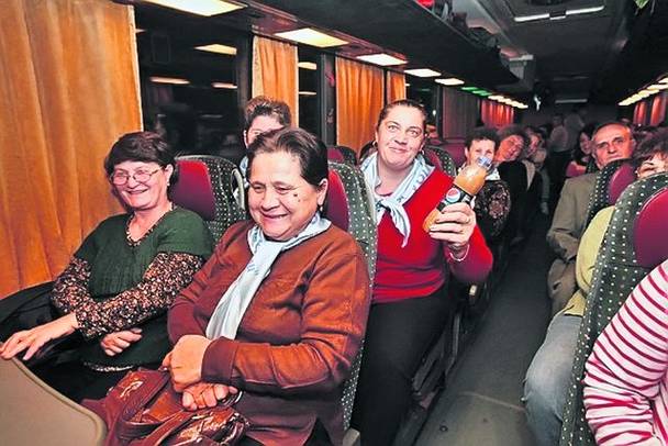 Oamenii au călătorit 8 ore până la Iaşi Oamenii au călătorit 8 ore până la Iaşi