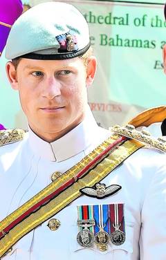 Prinţul Harry (28 de ani) este al treilea moştenitor al coroanei britanice, în ordinea succesiunii la tron