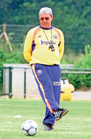 Emeric Ienei speră ca tricolorii să speculeze mâine slăbiciunile batavilor: "Cu Olanda e o pâine de mâncat" | INTERVIU