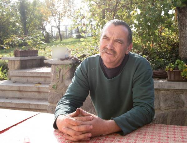 Acum mai ard doar în amintirile românilor! Un super reportaj despre "viaţa" ţigărilor Carpaţi