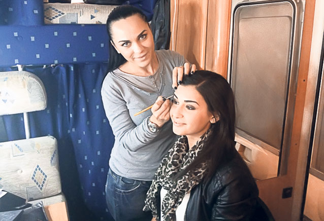 Am petrecut o zi cu «Ioana» din «Pariu cu viaţa» | La 18 ani, Alina Eremia, vedeta din LaLa Band, se împarte între şcoală, filmĂri şi distracţie