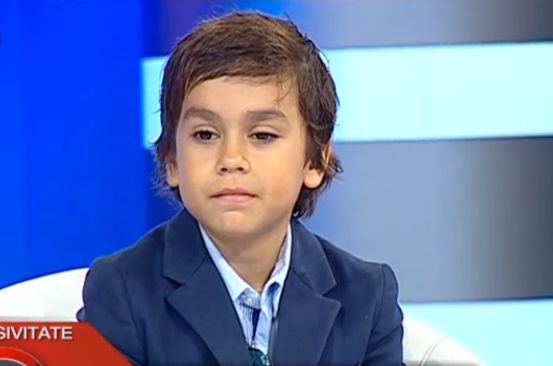 Ce ŞMECHER e băieţelul lui ADI MINUNE. Adiţu, star într-o SPĂLĂTORIE AUTO | Foto în articol