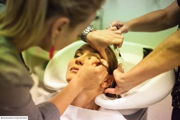Andreea Esca, în ipostaze intime! Ce face vedeta înainte să intre în direct
