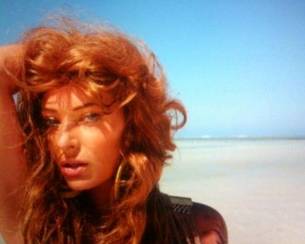 Delia Matache vrea să se vopsească. Nu știe ce culoare! Ajut-o să se hotărască!