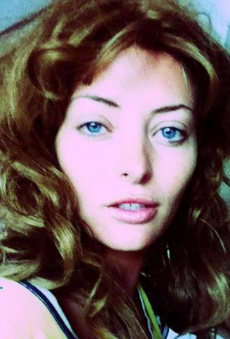 Delia Matache vrea să se vopsească. Nu știe ce culoare! Ajut-o să se hotărască!