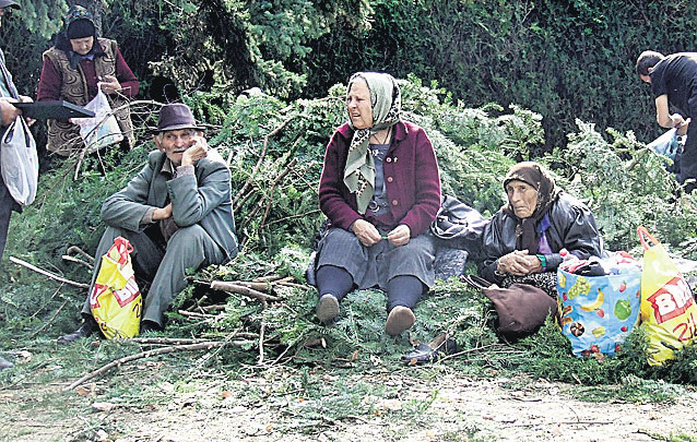 De 8 ani, înveleşte sarmale pentru pelerini! Georgeta Nucă ştie totul despre bucatele pregătite pentru enoriaşii veniţi la moaştele Sfintei Parascheva