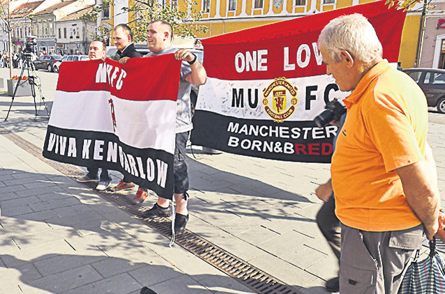 Van Persie, atacantul olandez al britanicilor, a fost decisiv în meciul contra unui CFR Cluj timid